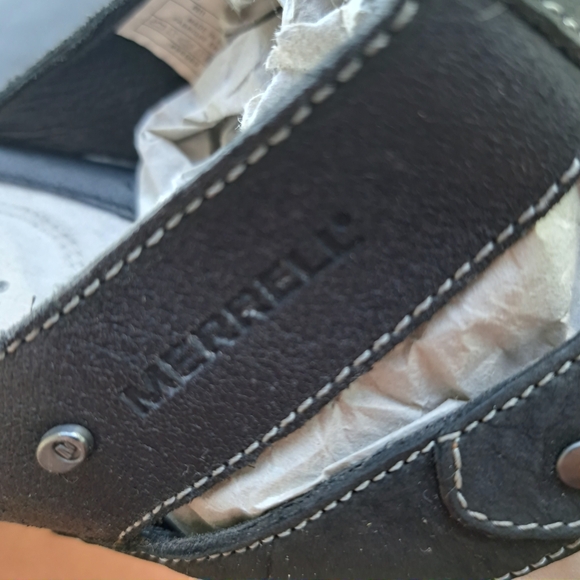 Merrell Kids Black Sandals with Stitch Detail - Picture 6 of 6